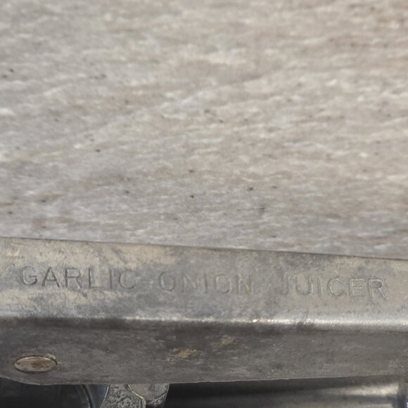 Vintage EKCO Aluminum Garlic Onion Juicer Press – Mid-Century Kitchen Tool USA - Picture 4 of 6